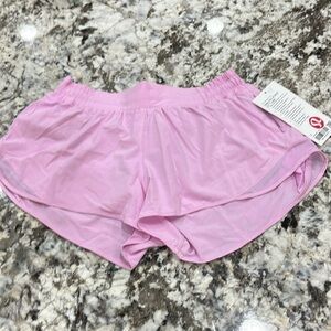Lululemon Hotty Hot Low rise short 2.5 inch, pink